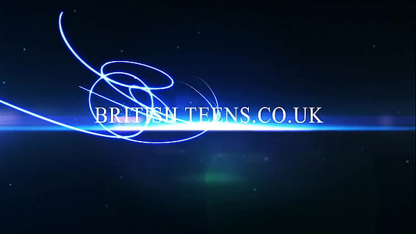 Roodharige Britse Neukt Haar Strakke Kutje Met Een Dildo
