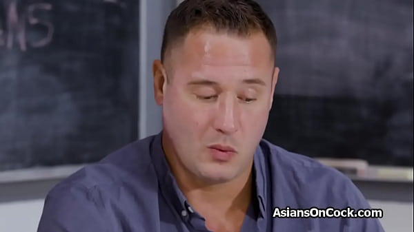 Quickie in the class room with Asian hottie