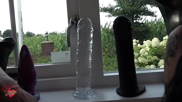 Megan fucks Siswet with big toys