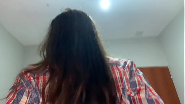 Hermanastro te estas masturbando? dejame ayudarte quiero probar tu semen