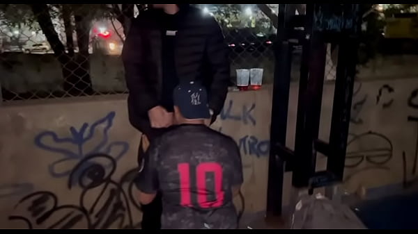 AMIGOS FORAM B-B-R NA QUADRA E CABARAM NA BRODERAGEM ATÉ QUE DERREPENDE APARECEU UM MORADOR DE RUA QUE DEIXOU TUDO MAIS INTERESSANTE