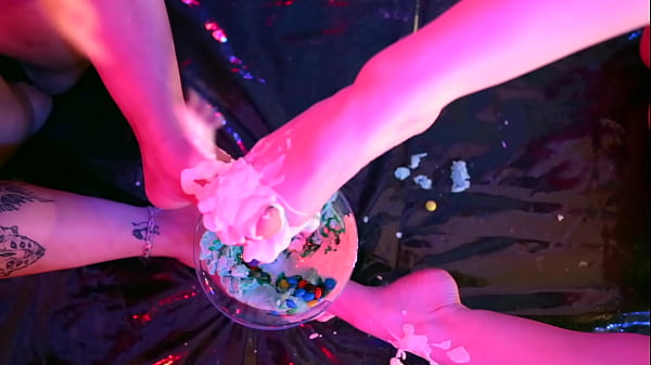 Messy Feet in Cotton Candy & Cream Thumbnail