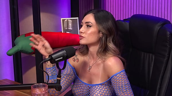 Gostosa peituda quer anal a qualquer custo