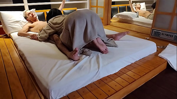 Levei o novinho para o motel achando que ia dar trabalho pra ele, mas fui eu quem passou sufoco. Fiz até DP