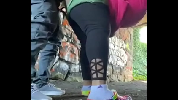 Encontrei este túnel escondido durante uma caminhada