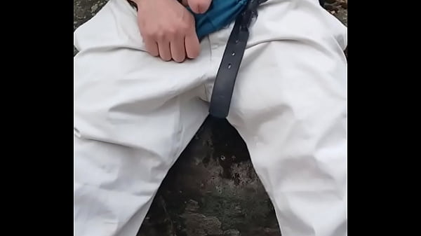 Heteró srác mutatja a farkát