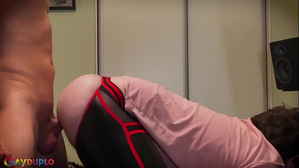 Meleg pár otthoni durva szex kalandja