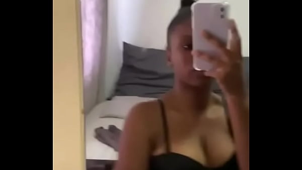 Angel Yakobe mirror selfie Thumbnail