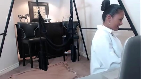 What A Solo Show! Maxine X Slaps & Masturbates Her Asian Cunt!