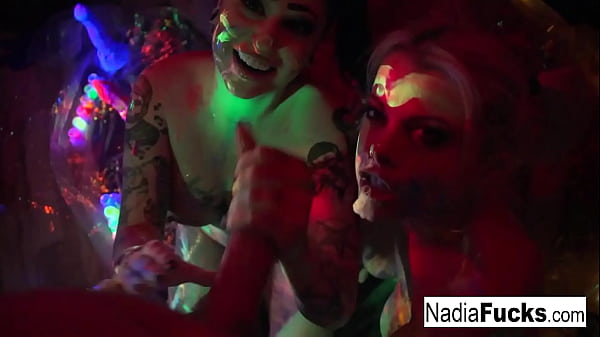 Black-light babes Nadia White and Ophelia suck off a colorful cock Thumbnail