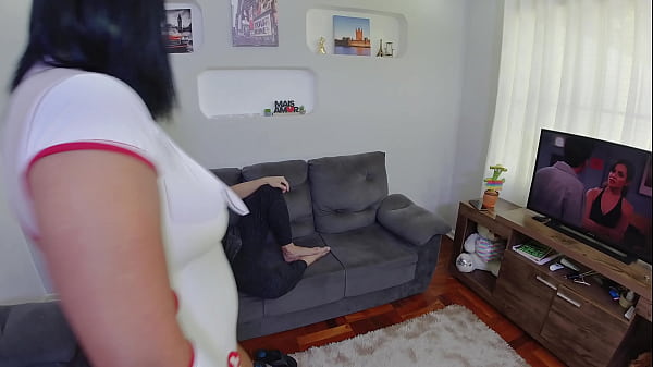 Ele fez o cuzinho da enfermeira de buceta de tanto que fodeu