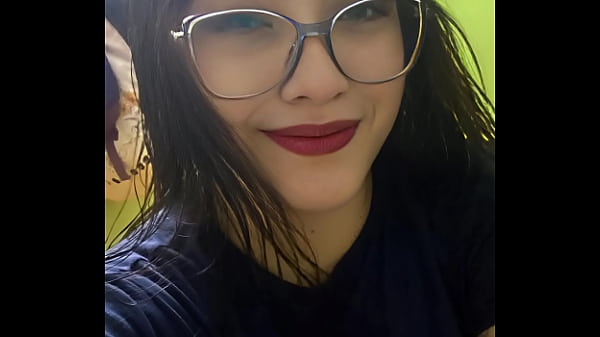 Esposa compartida besando a otro