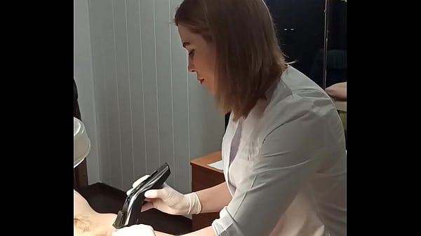 Video tutorial on what to do for a depilation master with Spontaneous ejaculation while trimming. SugarNadya show that the penis must be held tight and not released until the very last spray