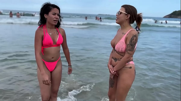 Virada na praia com amigos