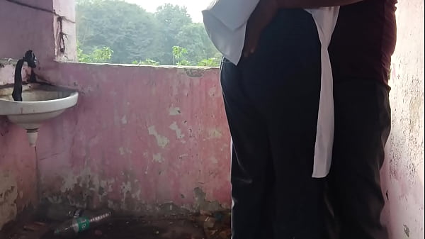 देसी कॉलेज गर्ल ट्यूशन से निकल के अपने टीचर के साथ किया गंदा काम