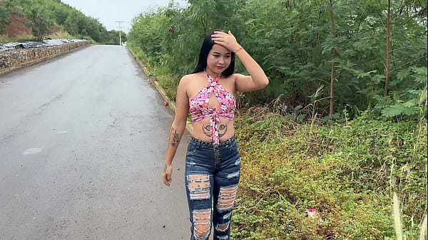 Latina sai em busca de pau e acaba fazendo o melhor sexo da sua vida em troca de alguns pesos.