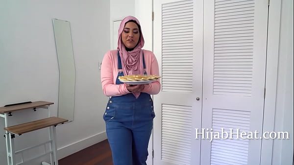 Chubby Arab Stepsis Gets Me Hummus Hoping To Get Some