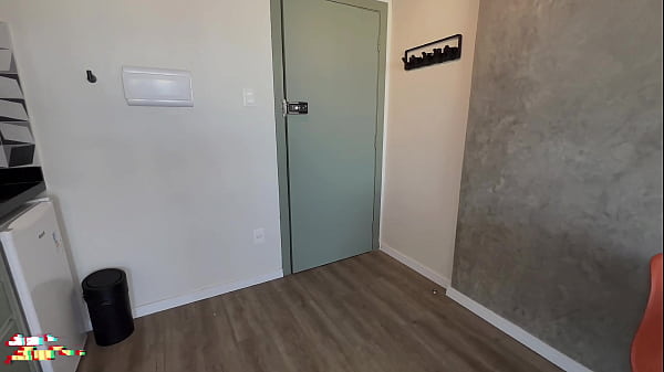 Noiva safada realizando desejo de trepar com 2 caras, antes de casar