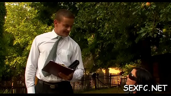 A magnífica empregada Roxyn consegue um bom passeio rápido