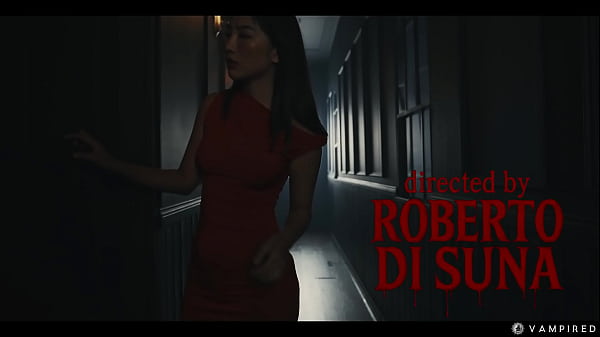 Sexo interracial de terror entre ébano e asiático - Garotas vampiras controlando a mente e a ação lésbica hipnotizante