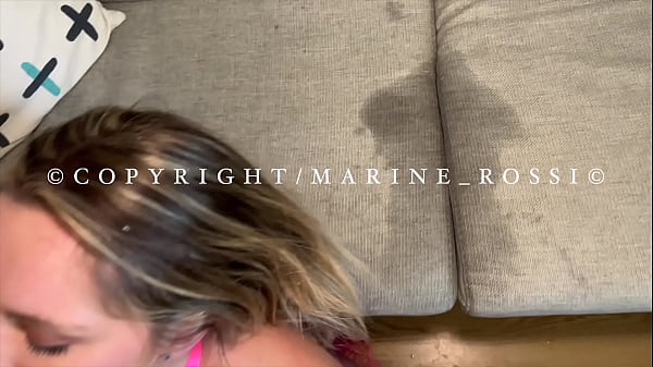 Jeune Femme Fontaine jouit grâce à sa grosse queue