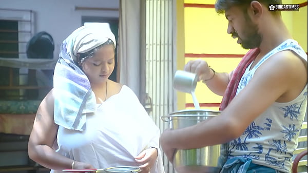 Roma bábaságot csábítja ki nagy cicijeivel