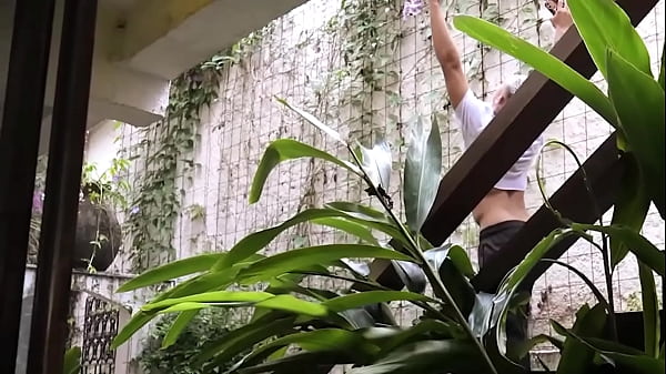 Pedi um leite na padaria e o filho do padeiro veio trazer. Ele é um gostoso. Sonhei que ele tava me dando seu leite direto da fonte. – Parte I