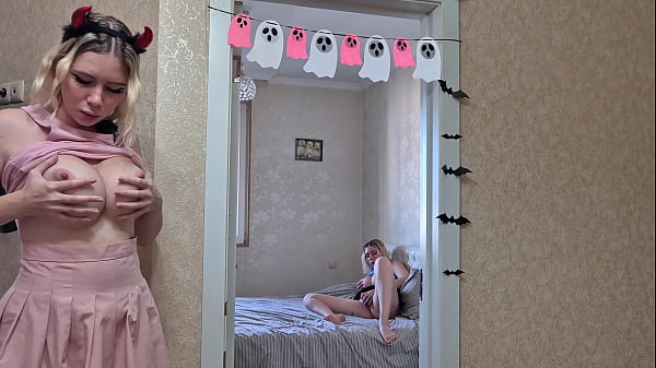 Meglátom a testvéremet masztizni és együtt élvezünk