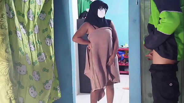 Caught by a food delivery motorcycle taxi while I was masturbating Thumbnail