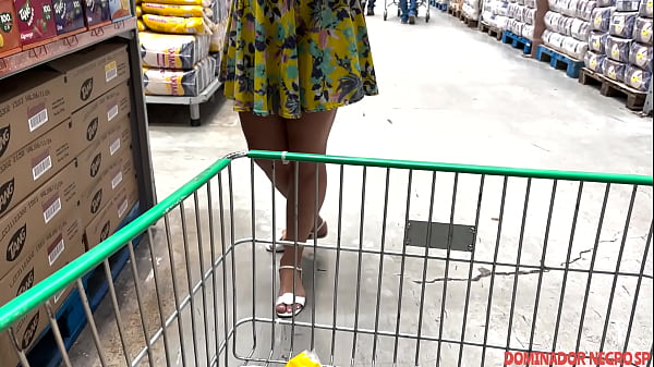 MOSTROU O CU E O PEITO NO MERCADO E DEU O CU PRO GERENTE NO ESTOQUE