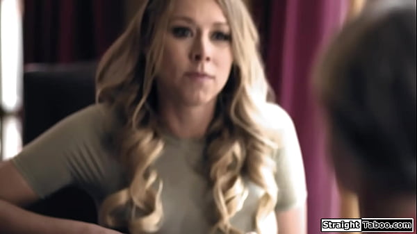 O marido trouxe outra mulher e transou com ela junto com a esposa.