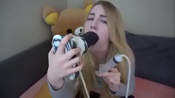 Entrenando garganta para grandes vergas