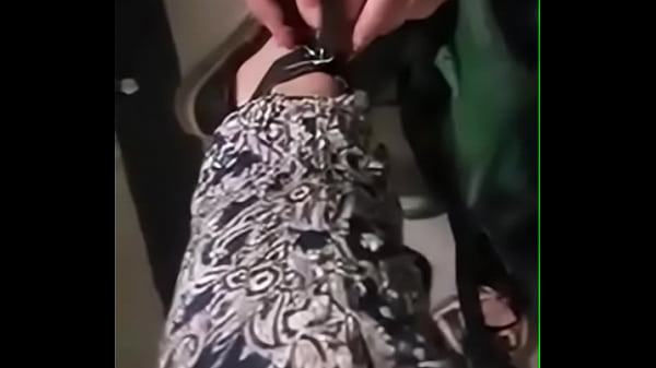 مستريس عربيه تقوم بذل كلبها وخادمها وتشتمه وتسبه في مكان عام الجزء التاني