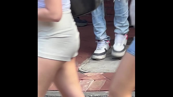 Felizgult csajt megdugják a seggében a meccs alatt