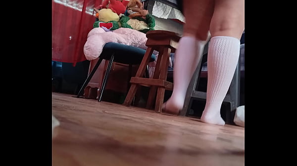 She didn't notice, hidden stepfather manages to record student Thumbnail