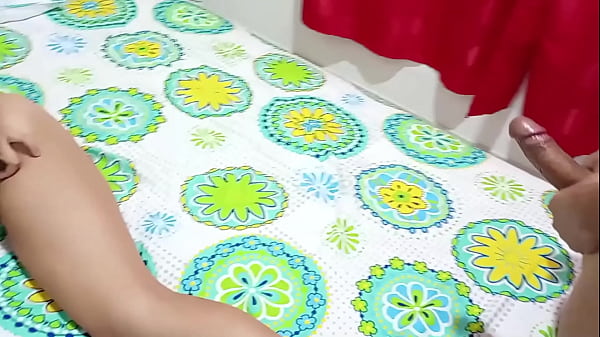 A húgom megette a kedvenc süteményemet, ezért megleckéztetem