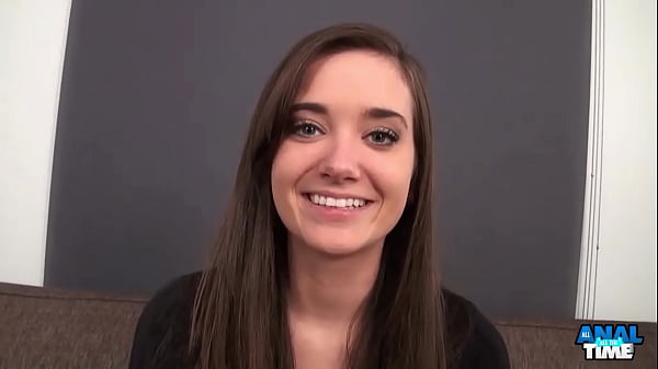 Gia Paige ficou com o cu aberto e transando e levou o esperma dele para dentro!