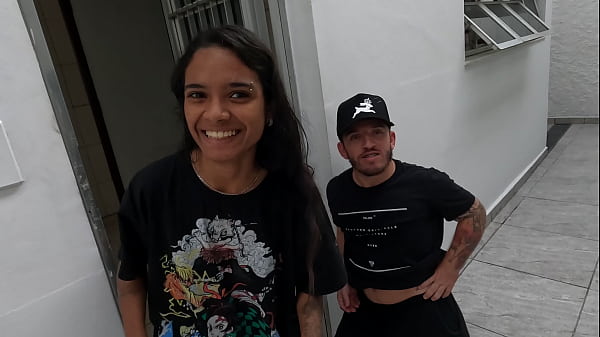 Pitoco chegou junto da ninfeta e quer meter o ferro - Jasmine Santanna