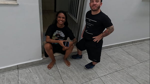 Pitoco chegou junto da ninfeta e quer meter o ferro - Jasmine Santanna