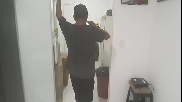 Fabinho Costha  mykng off