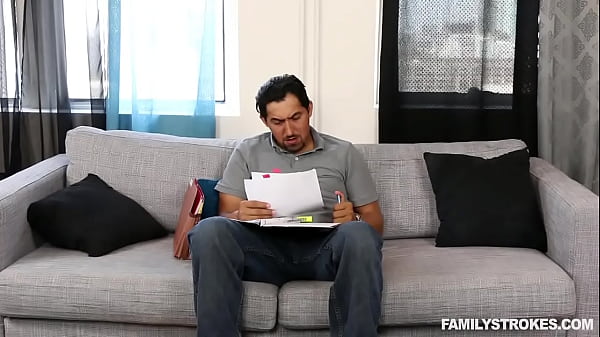 Lucy Doll seduzindo seu padrasto