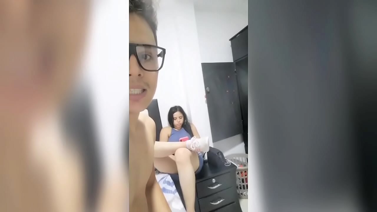 Mi compañera siempre me pide que la lleve a su casa... Me dijo q se peleó  con él marido y necesitaba dinero... Lo Menos fue un video - XVIDEOS.COM