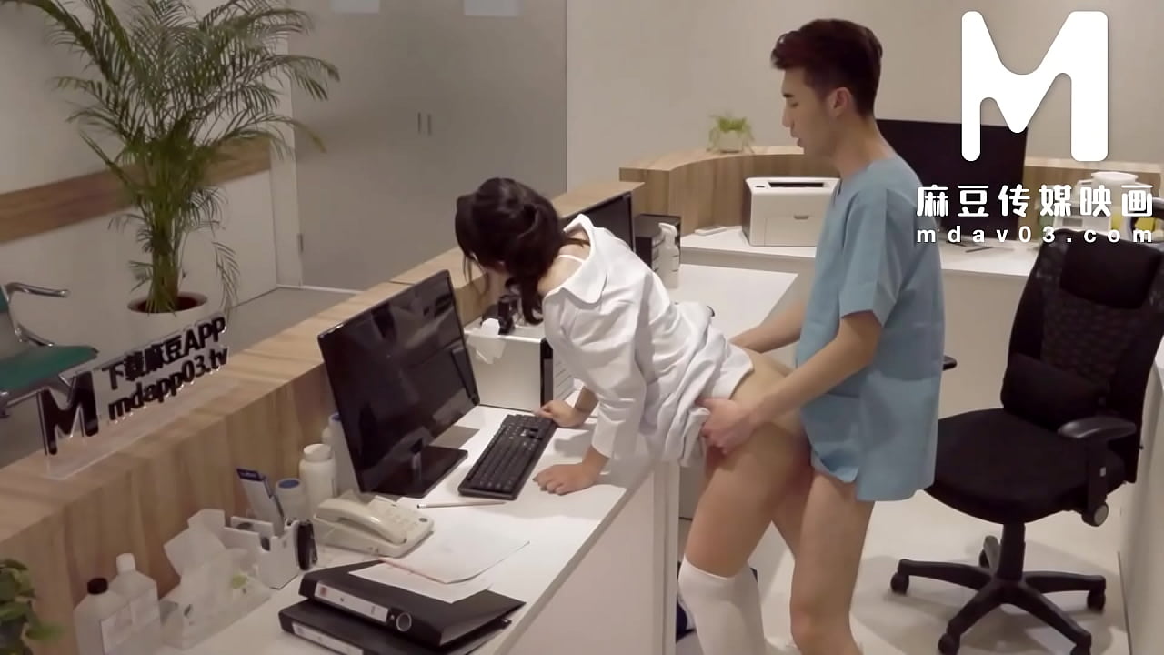 Chịch em lễ tân bệnh viên trong giờ tăng ca