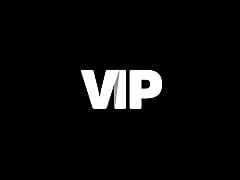  - VIP4K. MILF hat keine Angst vor dem Nageln, wenn es sie näher ans Geld bringt