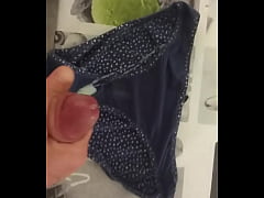  - corrida en bragas de mi mujer 25 (cum in pants of my wife)