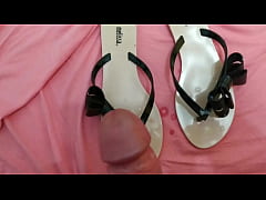 - Gozando no chinelo Melissa