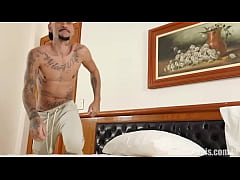  - Dotadões fofocam sobre o carinha que comeram e acabam na