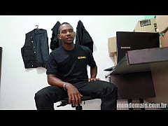  - Três caras que trabalham na segurança de uma empresa tem segredos revelados durante uma resenha. Carmona Oficiall