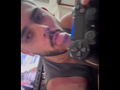  - MAMANDO DOTADO ENQUANTO ELE JOGA VIDEO GAME part2