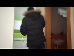  - AMIGA de MI ESPOSA se deja METER mano CUANDO llego A CASA y terminamos TENIENDO SEXO mientras ella ESTA AL LADO